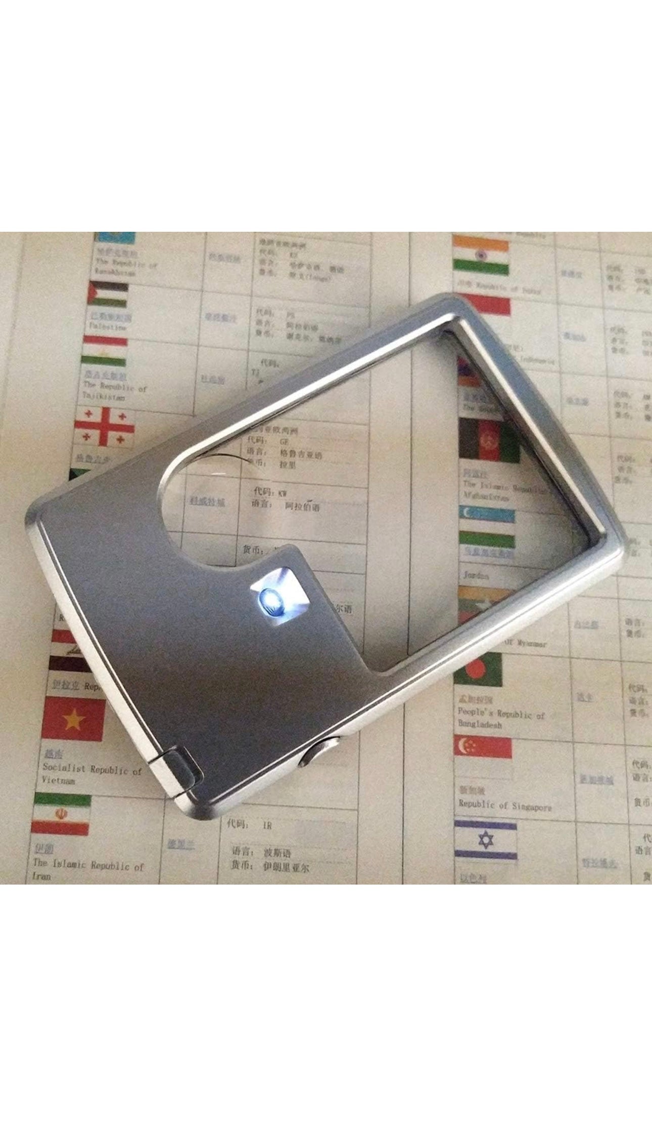 🔍 عدسة مكبرة بإضاءة LED - بحجم بطاقة الائتمان! 💡